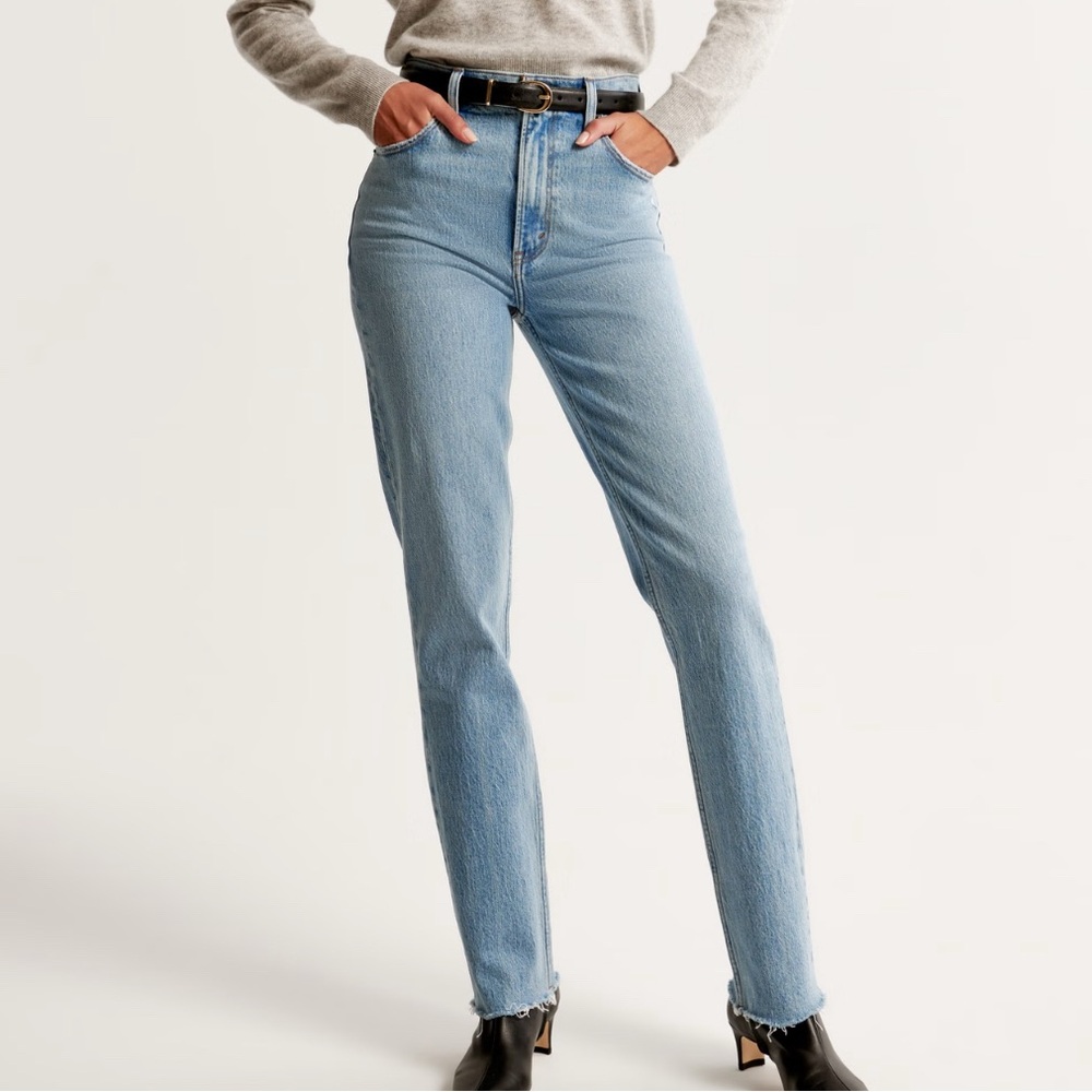 Abercrombie & Fitch Ultra High Rise 90s Straight Jean